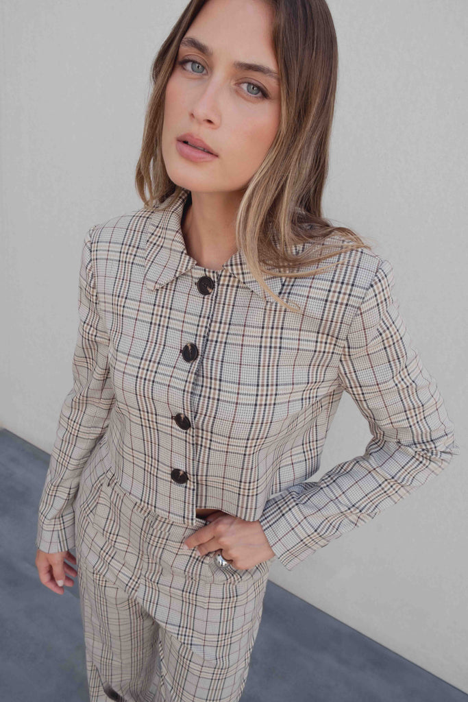 chaqueta cropped cuadros