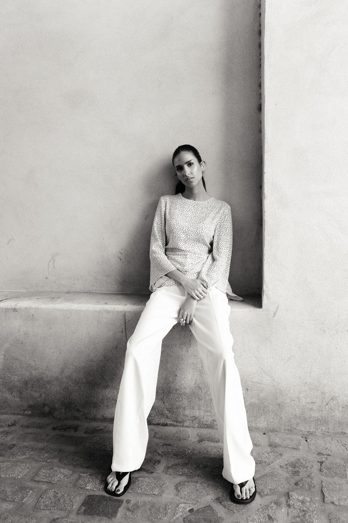 Blusa aplique dorado