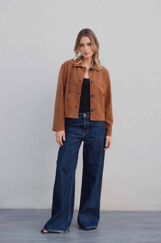 Chaqueta corta efecto ante