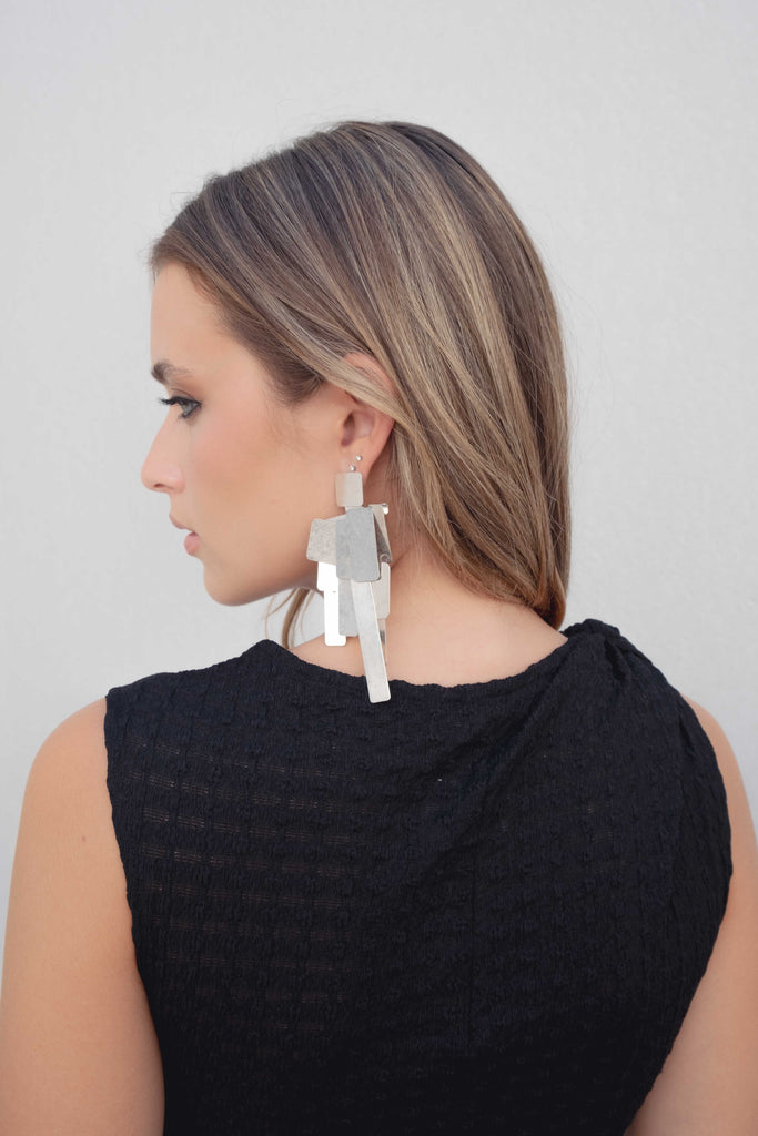 Vestido de escote pico cruzado y manga sisa caída